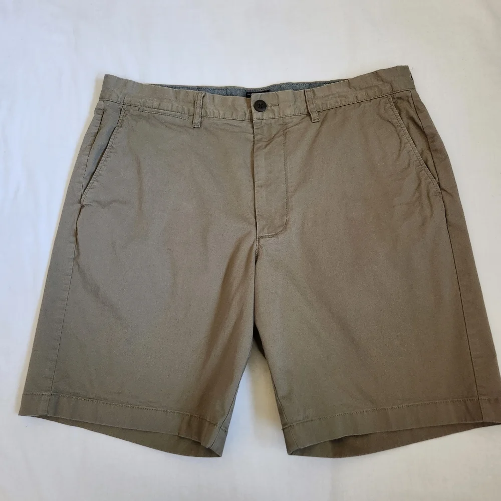 J. Crew men's shorts Chino green 35×9